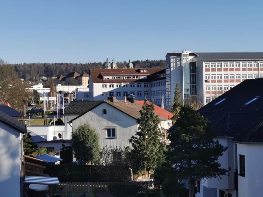 Schoene Grosse Ferienwohnung Basilikablick Stadtnah Ruhig Naehe Bodensee Mit Aussicht Weingarten  Exterior photo